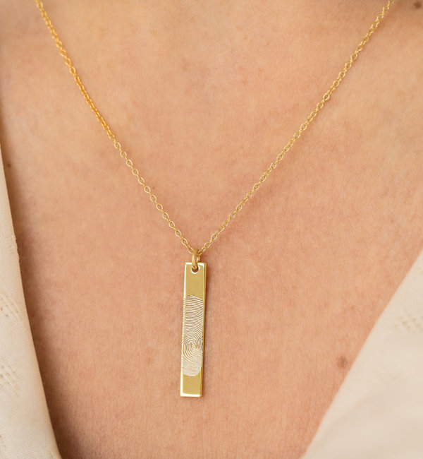 Gegraveerde sieraden Vertical Bar Necklace with Fingerprint