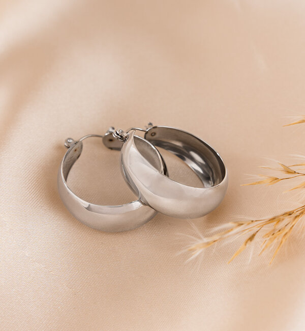 KAYA sieraden Statement hoop earrings ‘Miss Independent’ | Stainless Steel