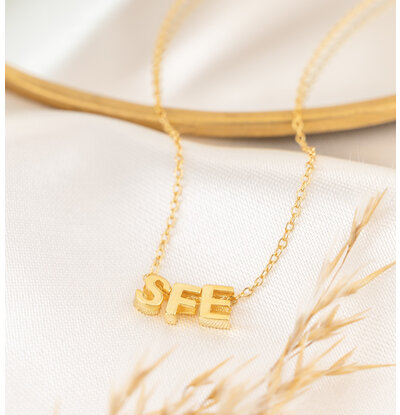 KAYA sieraden Letter necklace ‘Big Initial’ 3 letters