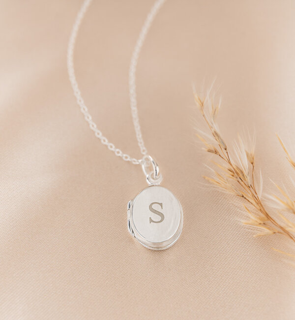 KAYA sieraden Ketting met Letter 'Medaillon'