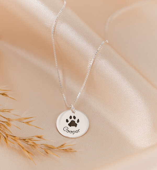 Gegraveerde sieraden Necklace with Paw Print and Name | Black