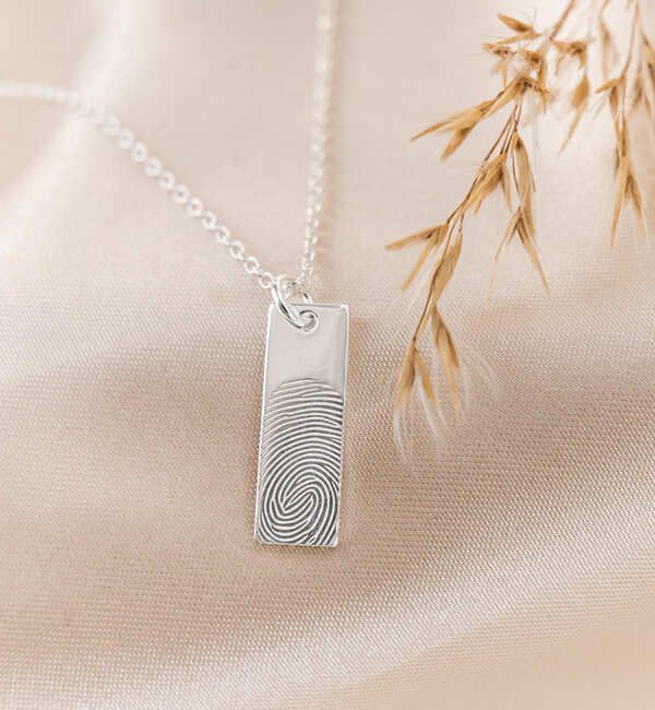 Gegraveerde sieraden Small Bar Necklace with Fingerprint