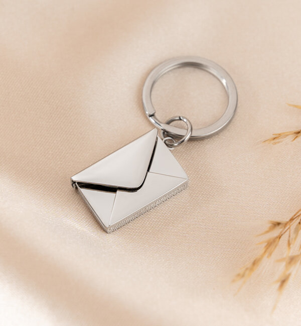 KAYA sieraden Black Friday Keychain 'Letter' with engraving
