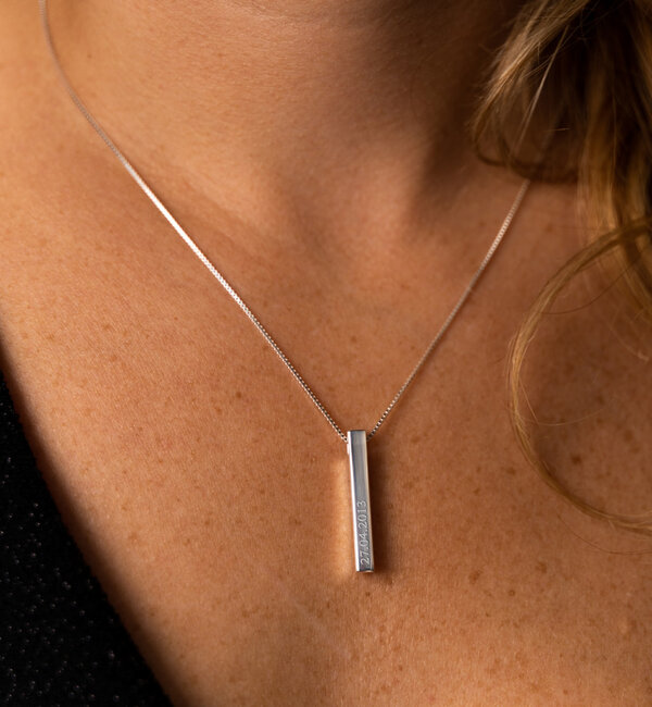 KAYA sieraden Christmas Necklace with Engraving 'Elegant Bar'