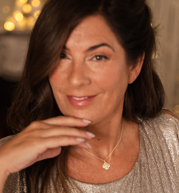 KAYA sieraden Christmas Necklace 'PavÃ© Clover' with Letters I Zirconia Crystals