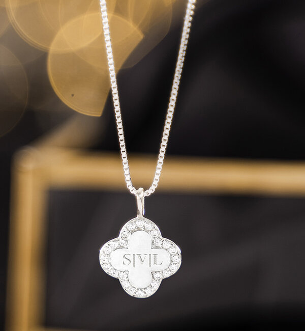 KAYA sieraden Christmas Necklace 'PavÃ© Clover' with Letters I Zirconia Crystals