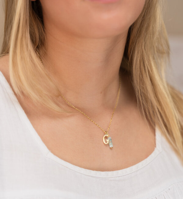 KAYA sieraden Necklace with Letter and Jade Charm 'Nova Pérola' | Stainless steel