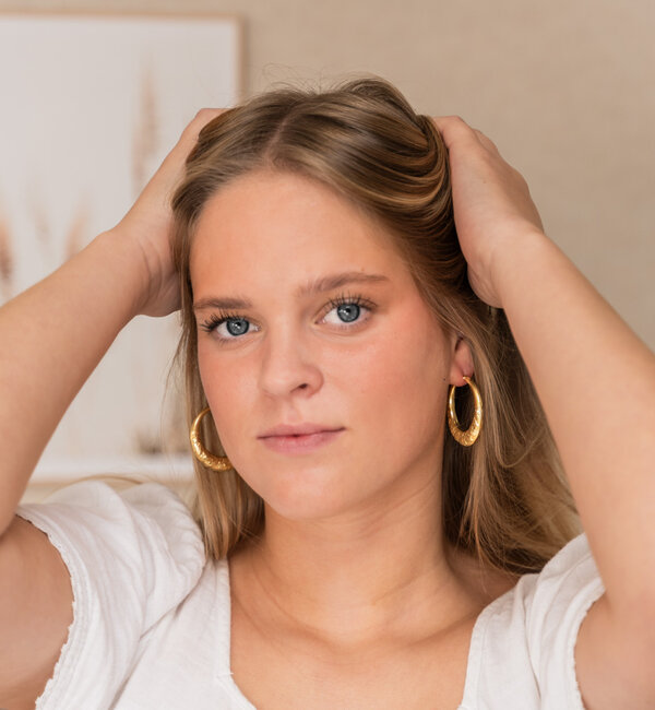 KAYA sieraden Statement hoop earrings ‘Little Flowers’ 40 mm | Stainless Steel