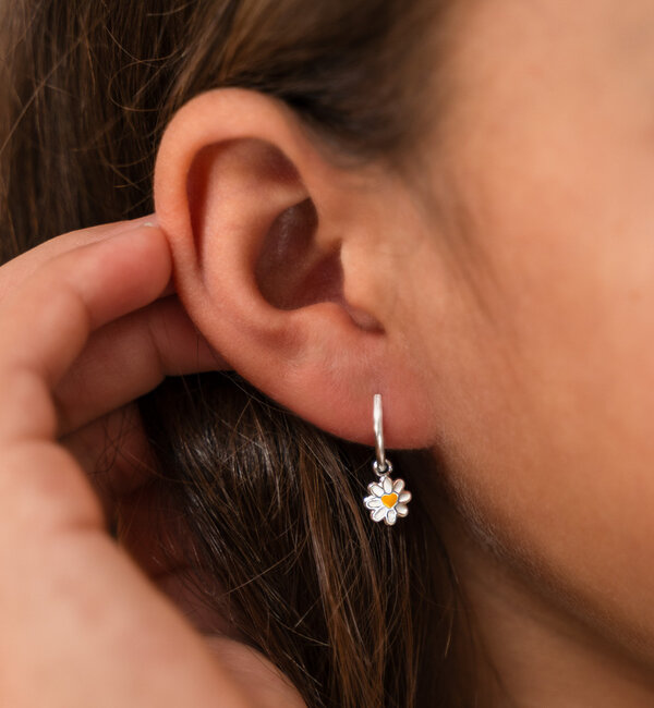 KAYA sieraden Silver children’s earrings ‘Daisies’ with Heart