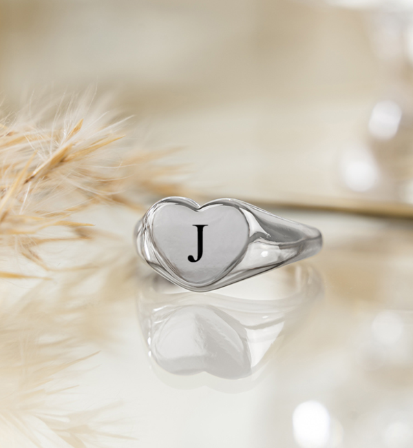 KAYA sieraden Stainless Steel Signet Ring 'Chunky Heart' with Letter