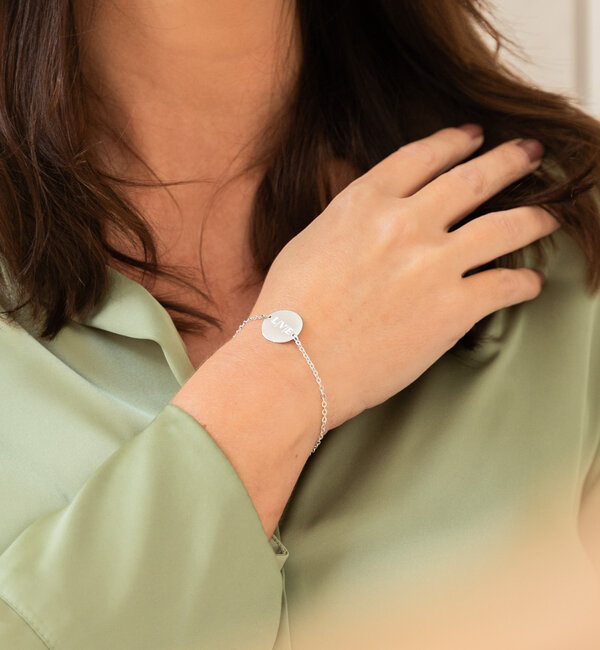 KAYA sieraden Elegant Disc Bracelet with Initials