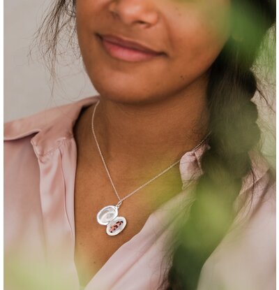 Gegraveerde sieraden Valentine’s necklace with photo ‘Vintage’ oval locket