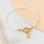 KAYA sieraden White shell bracelet with letter ‘Nova Perola’