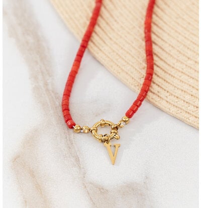 KAYA sieraden Rode Ketting Koraal met Letter