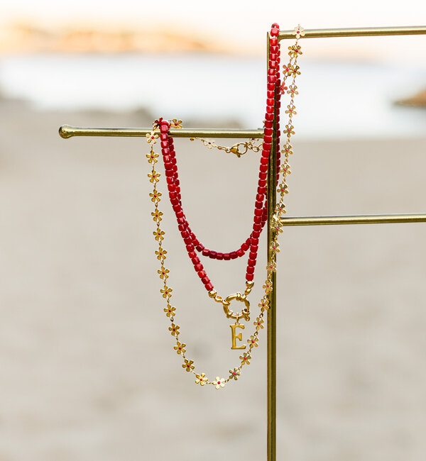 KAYA sieraden Red Necklace Coral with Letter Set 'Nova Pérola' | Stainless steel