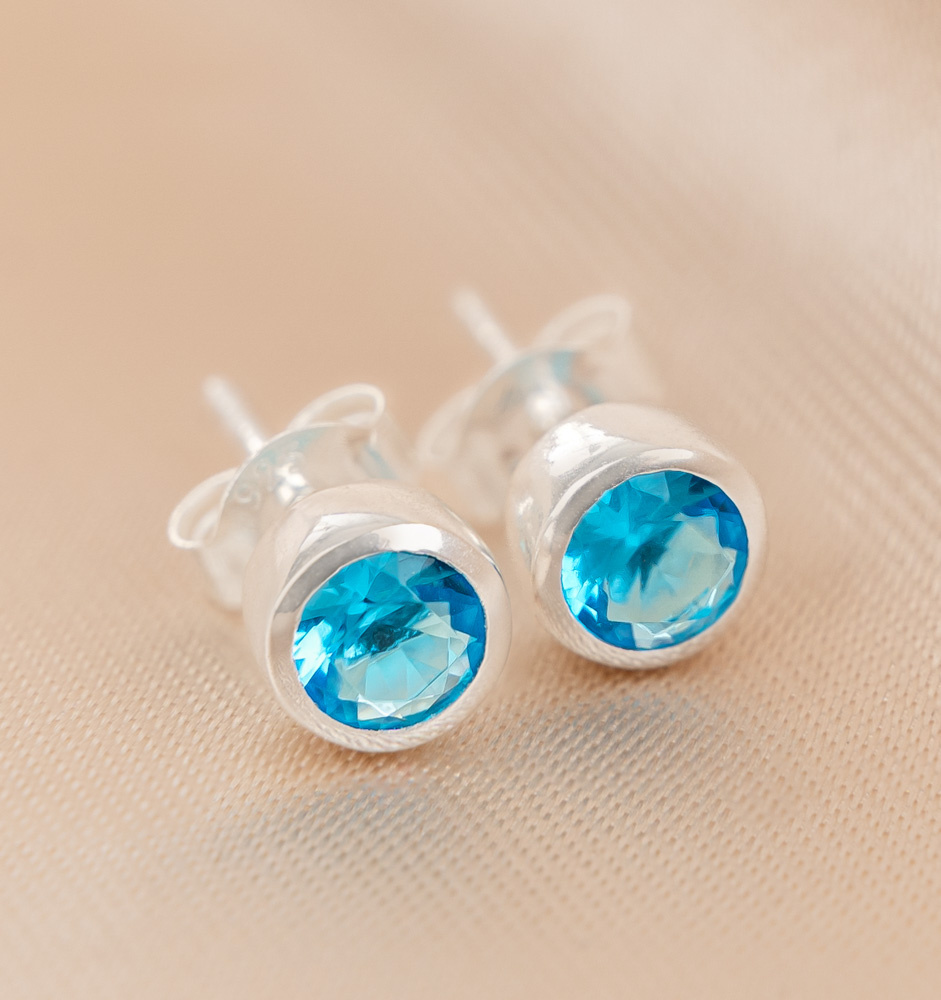 Oorbellen met Geboortesteen Januari? Bestel nu online - KAYA Sieraden Oorbellen met Geboortesteen Januari? Bestel nu online - KAYA Sieraden