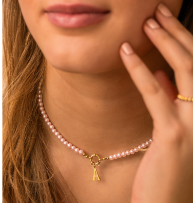 KAYA sieraden Roze Ketting Parels met Letter 'Nova Pérola' | Stainless steel
