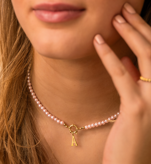 KAYA sieraden Pink Necklace Glass Beads with Letter 'Nova Pérola' | Stainless steel