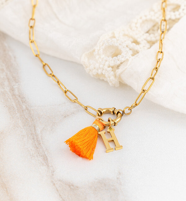 KAYA sieraden Link Necklace with Letter and Orange Tassel 'Festival Pearl' | Stainless steel