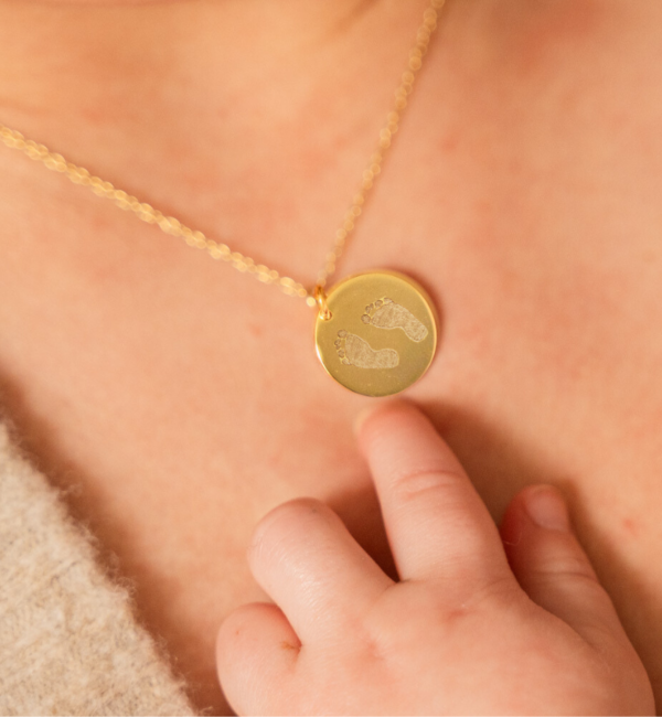 Gegraveerde sieraden Necklace with 2 Footprints