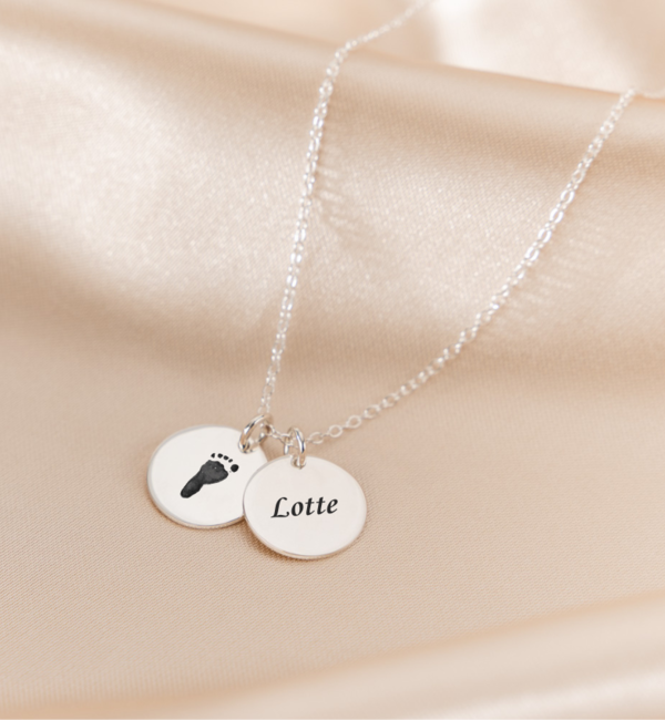 Gegraveerde sieraden Necklace with Footprint and Name Charm - Black