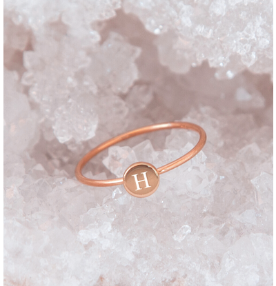 KAYA sieraden Ring 'Mini Disc' with Initial - Rose Gold Plated