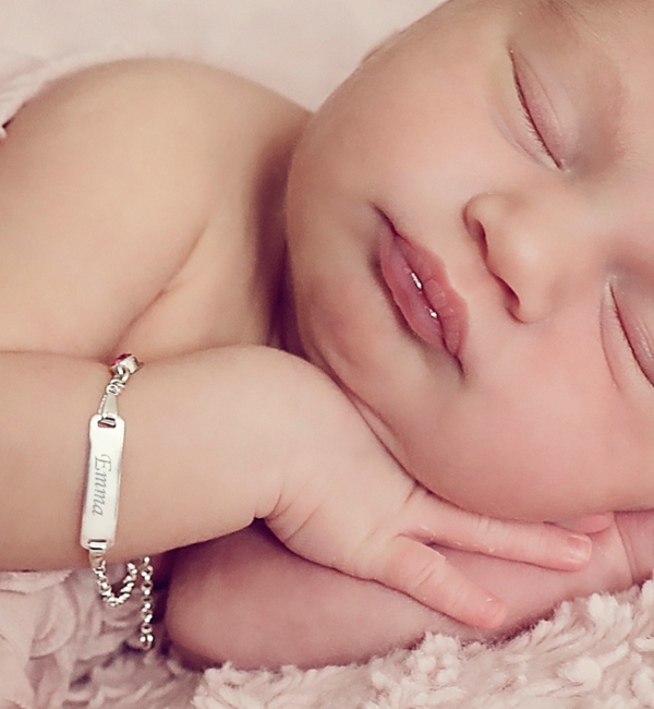 KAYA sieraden Personalized Baby Bracelet 'Classic Bar' with Birthstone
