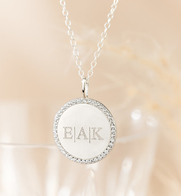 KAYA sieraden Pavé Necklace with Letters I Zirconia Crystals