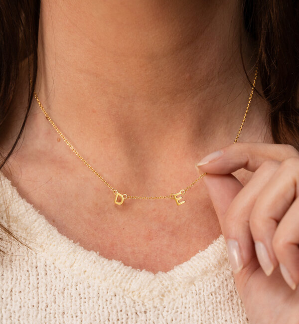 KAYA sieraden Letter Necklace 'Horizontal' | Compose Yourself