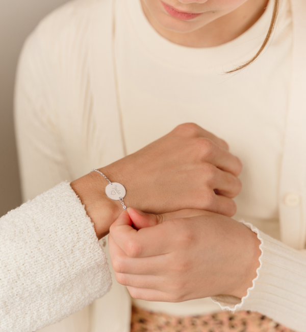 KAYA sieraden Elegant Disc Bracelet with Initials