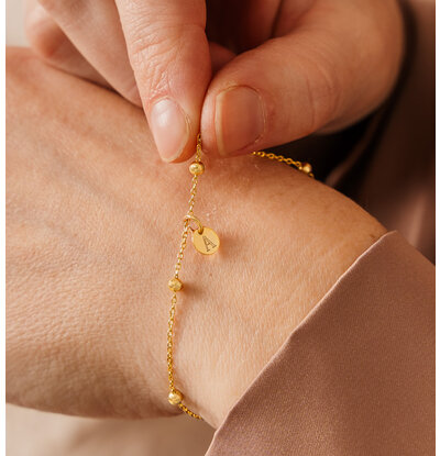 KAYA sieraden Bracelet with Mini Letter Charm 'Bolletjes'