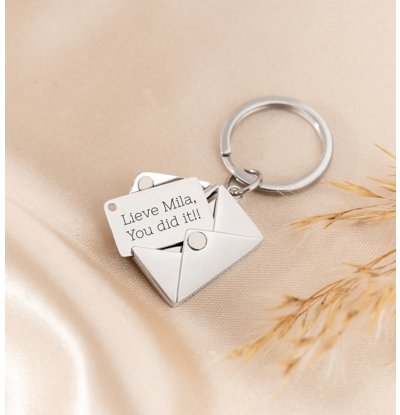 KAYA sieraden Geslaagd Sleutelhanger 'Brief'