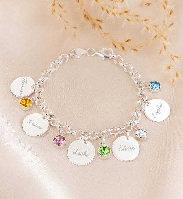 KAYA sieraden Bedelarmband met 5 Naambedels en Geboortestenen