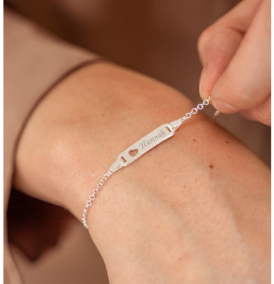 KAYA sieraden Bracelet with Name ‘Classic Bar’ | Cut-Out Heart