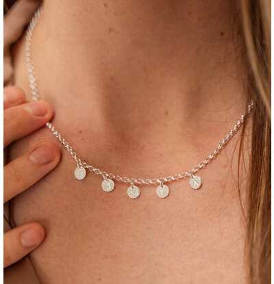 KAYA sieraden Ketting met Letter 'Mini Discs' I Stel zelf samen