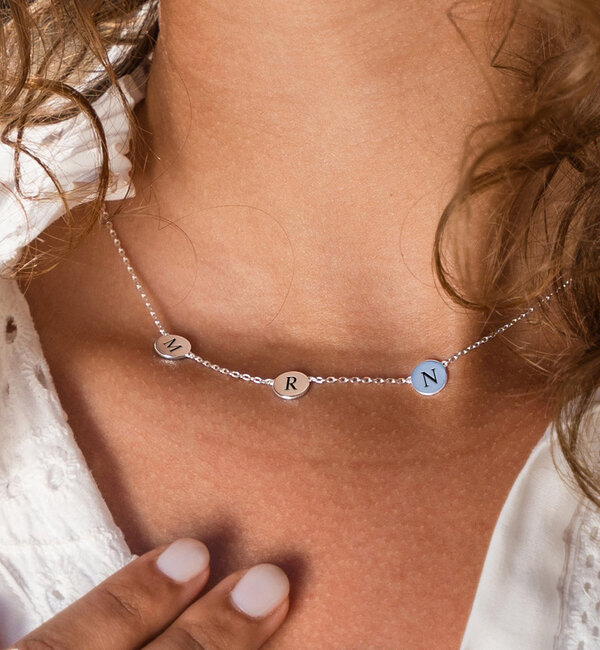 KAYA sieraden Necklace ‘3 Little Discs’ with initials