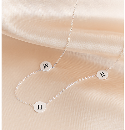 KAYA sieraden Necklace ‘3 Little Discs’ with initials