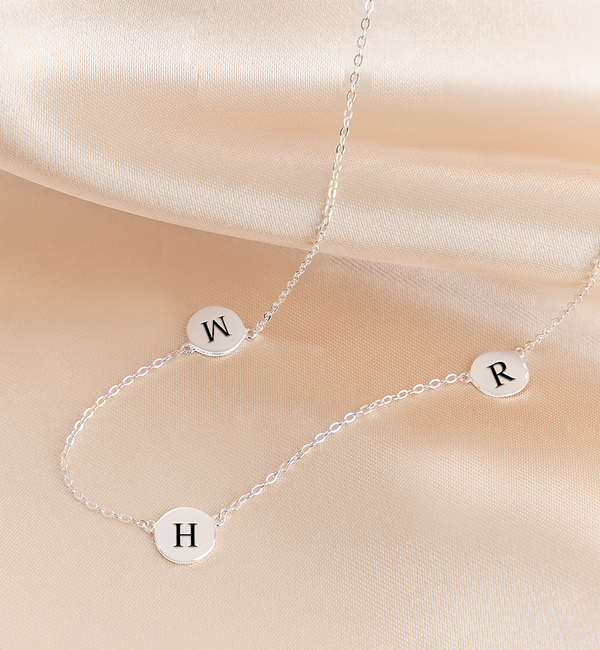 KAYA sieraden Necklace ‘3 Little Discs’ with initials