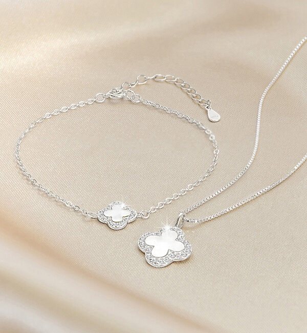 KAYA sieraden Pavé Clover Children’s Necklace | Zirconia Crystals