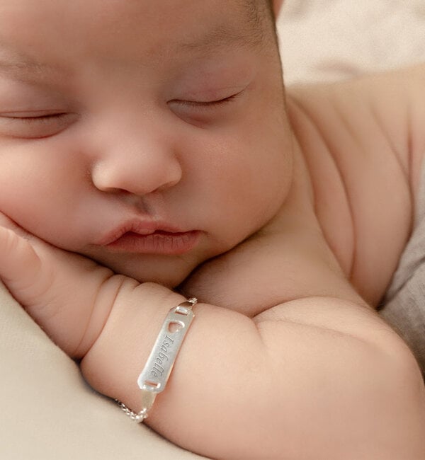 KAYA sieraden Gepersonaliseerde Baby armbandje 'Classic Bar' met Hartje