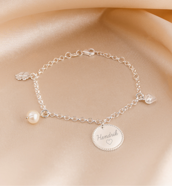 KAYA sieraden Gepersonaliseerde Bedelarmband 'Beaded' Fijne Jasseron | | Handgegraveerd