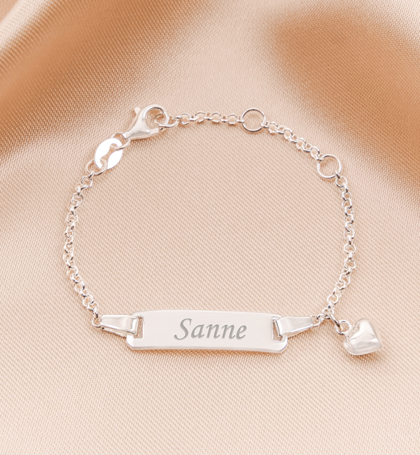 KAYA sieraden Baby bracelet 'Classic Bar' with heart charm