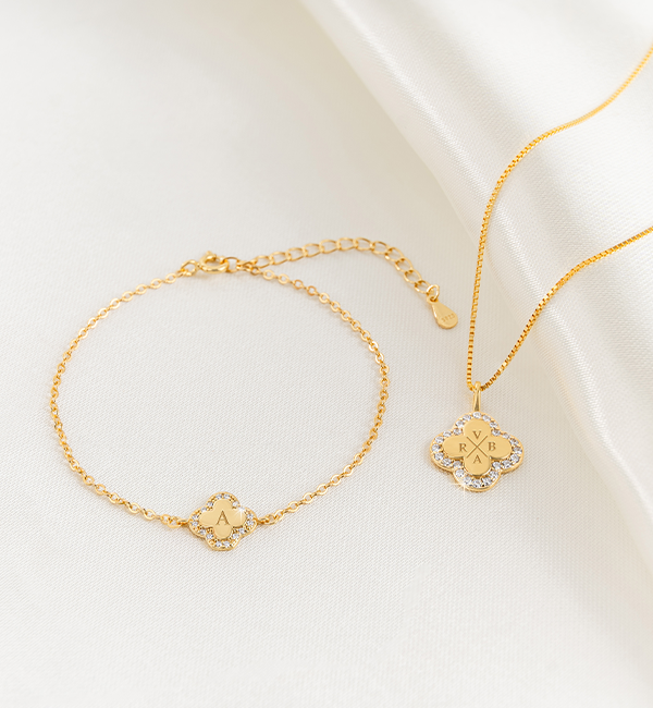 KAYA sieraden Christmas Bracelet and Necklace Set 'Pavé Clover' with Letter | Zirconia Crystals