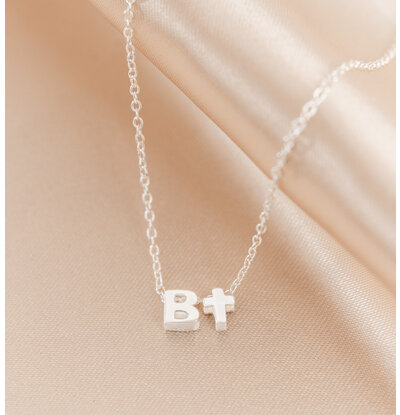 KAYA sieraden Letter + Cross Necklace