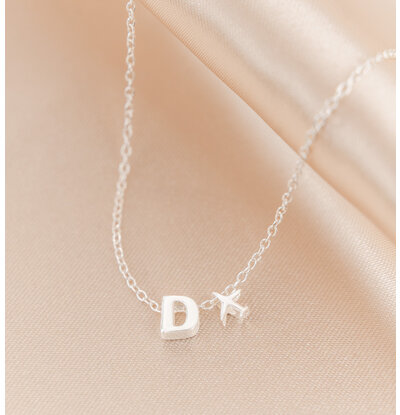 KAYA sieraden Ketting met Letter | Vliegtuig