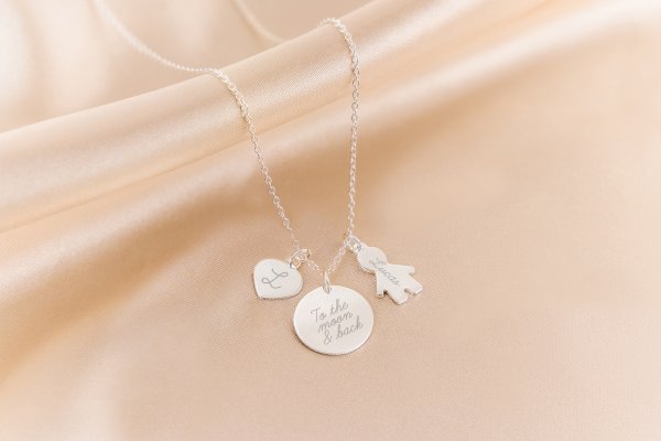 Mama ketting met graveerbedels