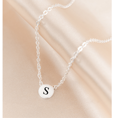 KAYA sieraden Letter necklace ‘Disc’ with initials