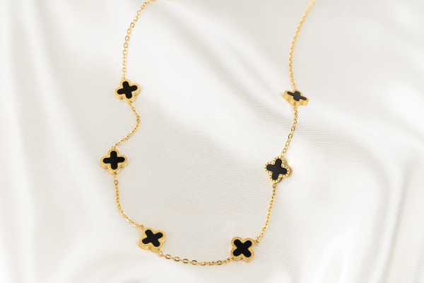 Klaver ketting goud met zwart