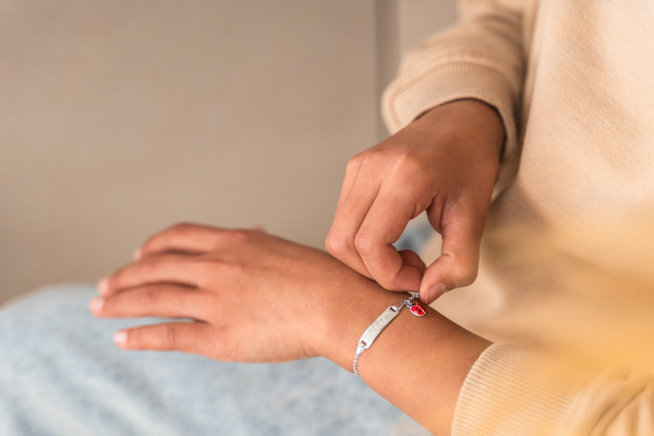 lassic bar armbandje met lieveheersbeestje