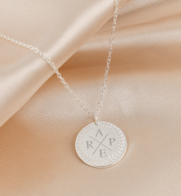 KAYA sieraden Personalized bridal necklace with initials ‘Olivia’